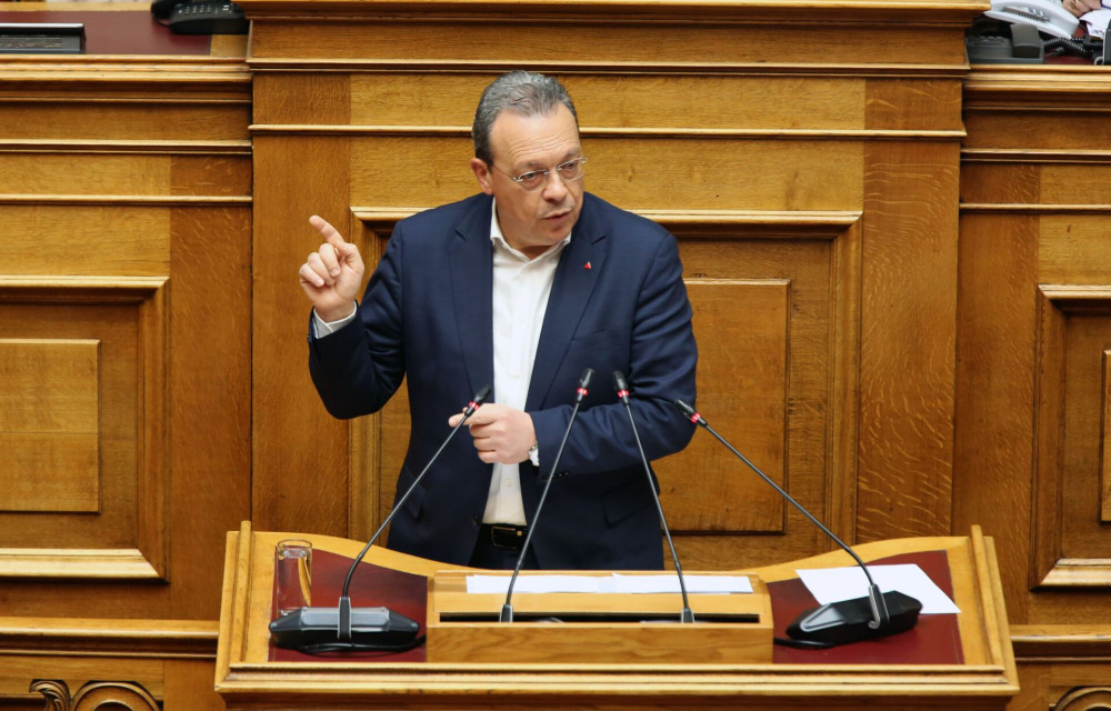 Ακραίος λαϊκισμός από Φάμελλο: ζητάει από Μητσοτάκη να υιοθετήσει τα «λεφτόδεντρα» του ΣΥΡΙΖΑ