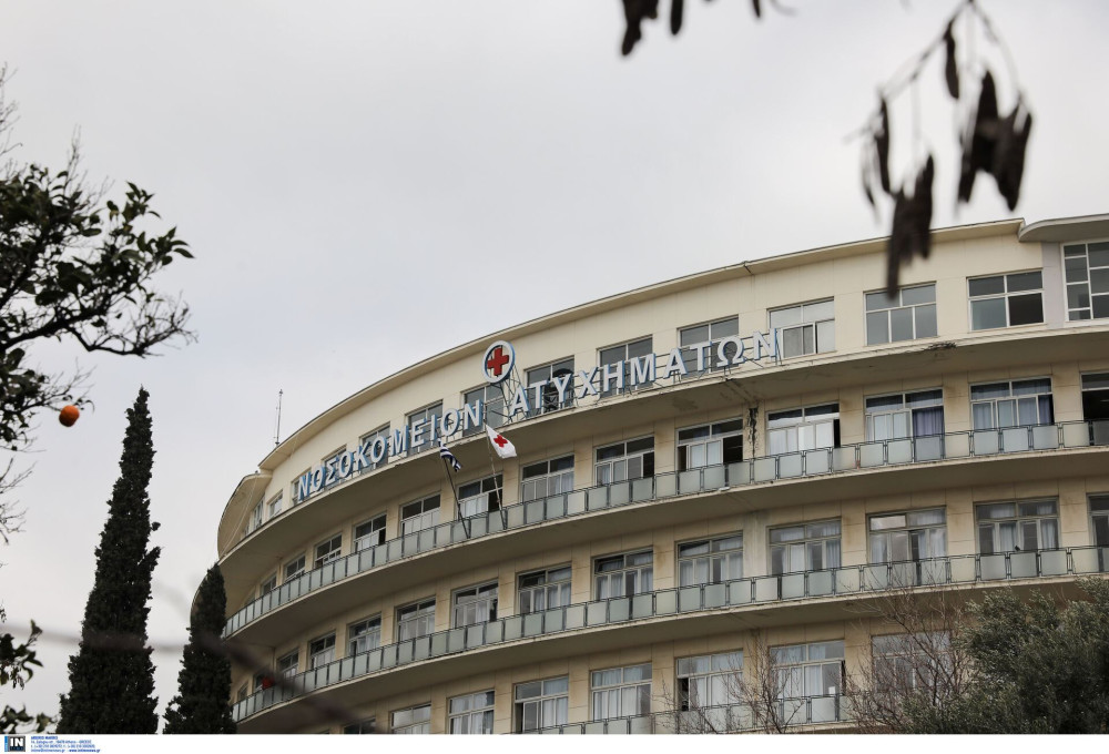 Πώς ακρωτηριάστηκε από κροτίδα ο μουσικός Άρης Μουγκοπέτρος: χειρουργήθηκε στο ΚΑΤ
