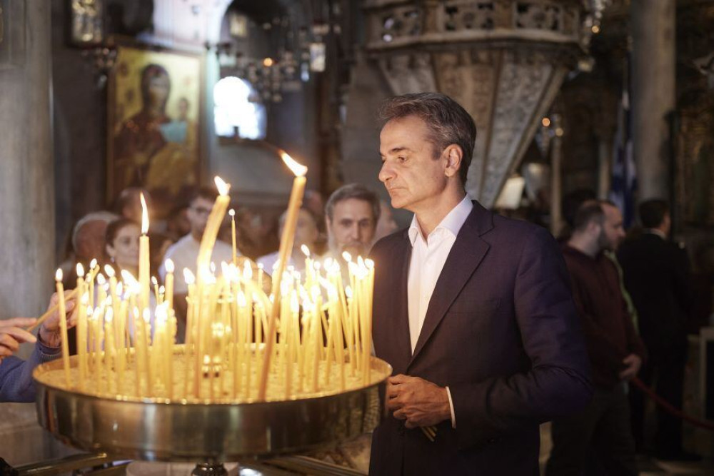 Ο Κυριάκος Μητσοτάκης στην Τήνο για την ακολουθία και περιφορά του Επιταφίου (photos)