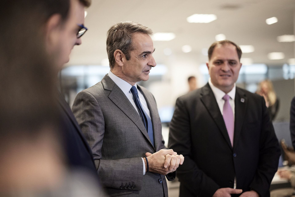 Ο Μητσοτάκης με τον Kaplan, ο Κικίλιας με τους ακτοπλόους και το άρθρο 5 του ΝΑΤΟ
