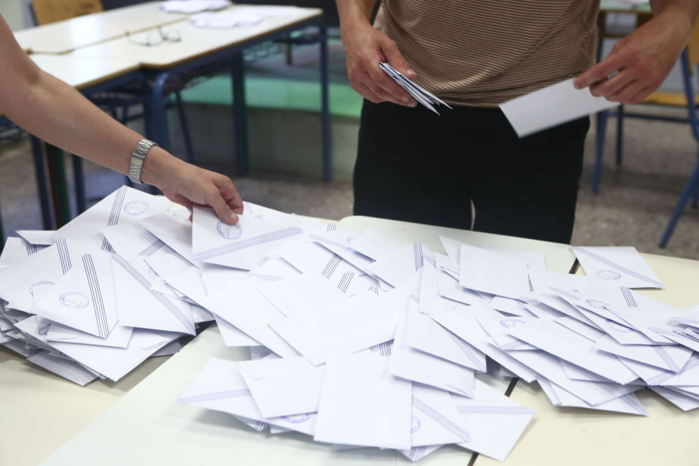 ΠΑΣΟΚ και ΣΥΡΙΖΑ γεμίζουν τη… δεξαμενή της Ζωής
