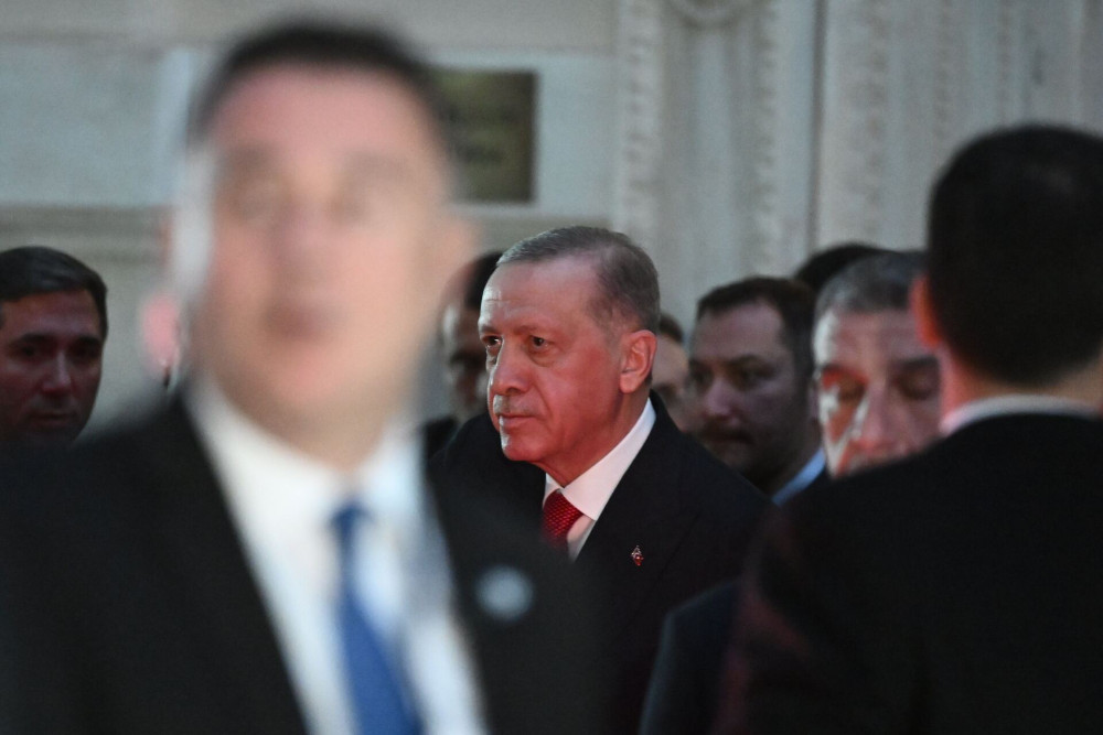 Εξοπλίζουν τον Ερντογάν, που πνίγει τη Δημοκρατία