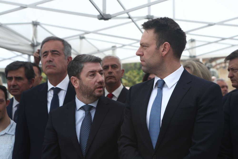 Ο Κασσελάκης ψάχνεται πάλι για λεφτά και ο Ανδρουλάκης για συνεργασία