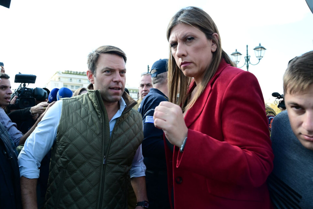 Βρε, τον Στέφανο τον Κασσελάκη: τρέχει πίσω από τη Ζωή και προκαλεί για να υπάρχει