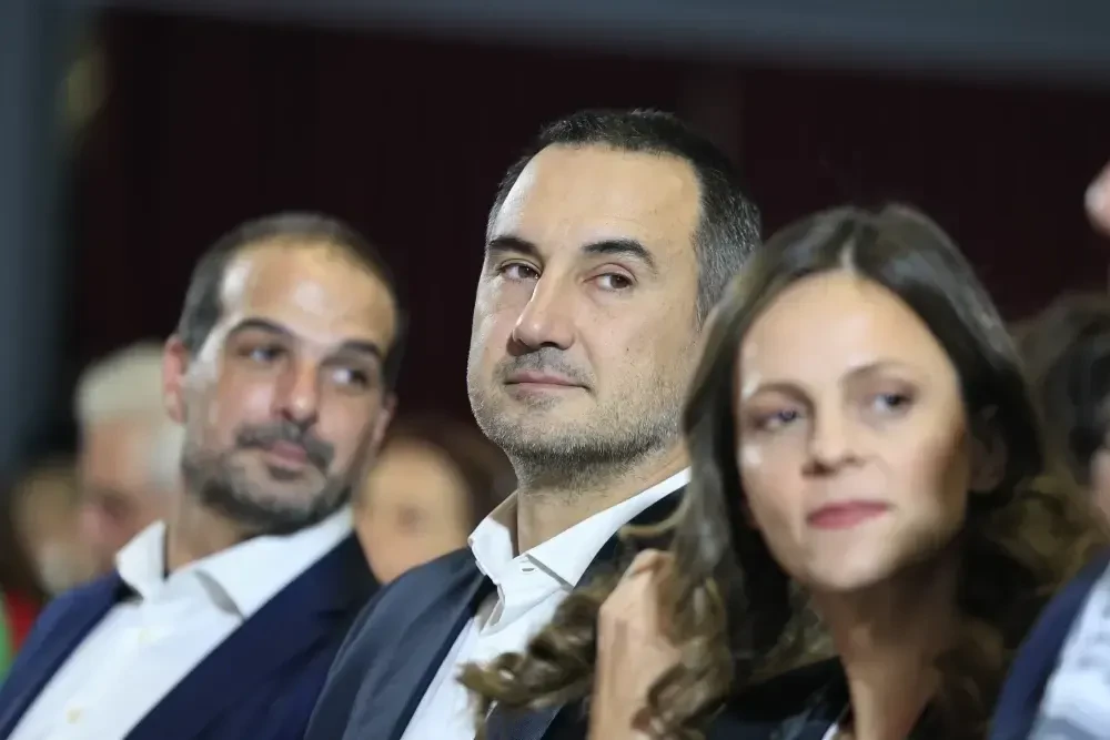 Στα δύο η Νέα Αριστερά: Ο Χαρίτσης θέλει συνεργασία με ΣΥΡΙΖΑ αλλά συναντάει σφοδρές αντιδράσεις