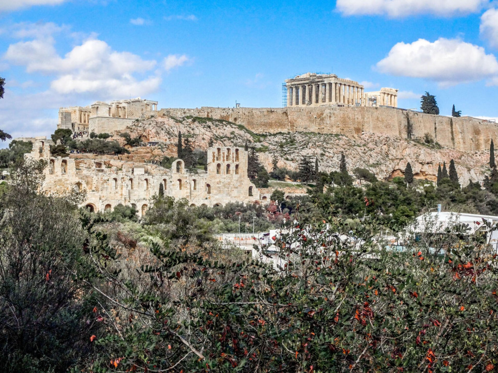 Μενδώνη για την αφίσα με τη ναζιστική σημαία στην Ακρόπολη: Κακώς την επέλεξαν