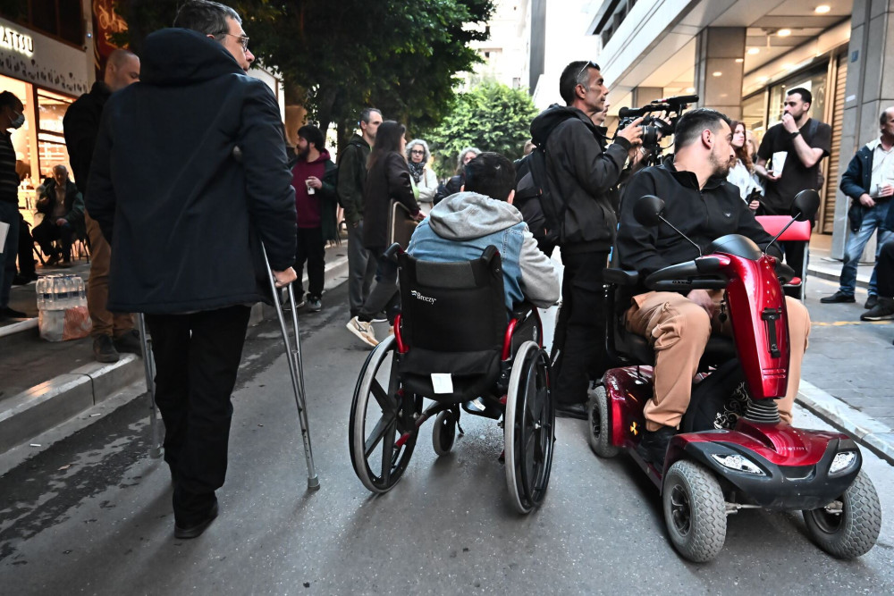 Ικανοποίηση ΕΣΑμεΑ για τις ανακοινώσεις Μαρινάκη για την ενίσχυση των 250 ευρώ