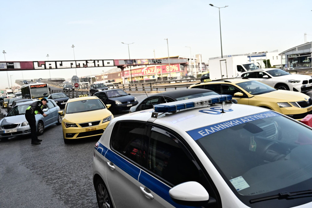 Κορυφώνεται η έξοδος για το Πάσχα: μποτιλιάρισμα μετά από τροχαίο στο Χαϊδάρι