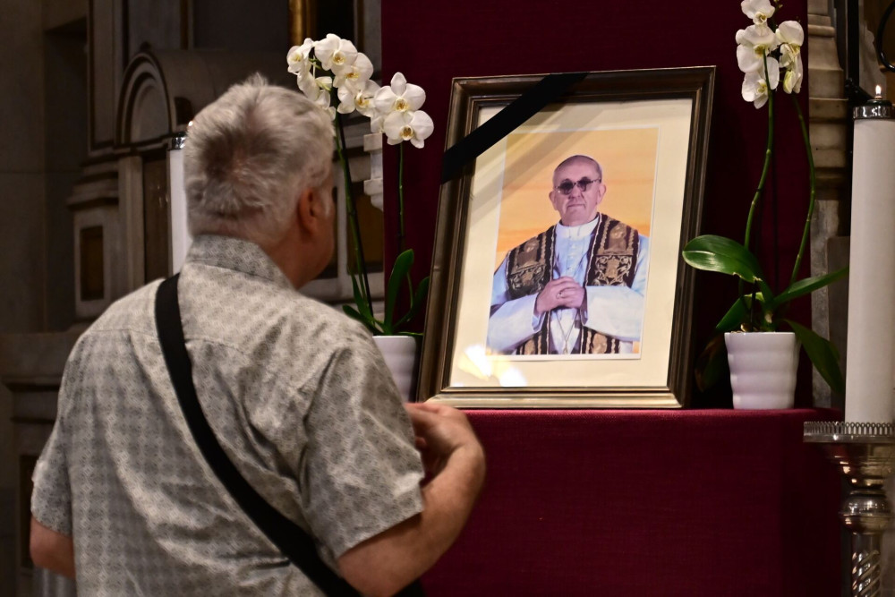 Πάπας Φραγκίσκος: βιβλίο συλλυπητηρίων στον Καθολικό Ναό του Αγίου Διονυσίου