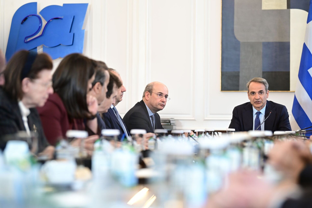 Υπουργικό Συμβούλιο: με στόχευση τη μεσαία τάξη και επίκεντρο τα μέτρα στήριξης του 2025