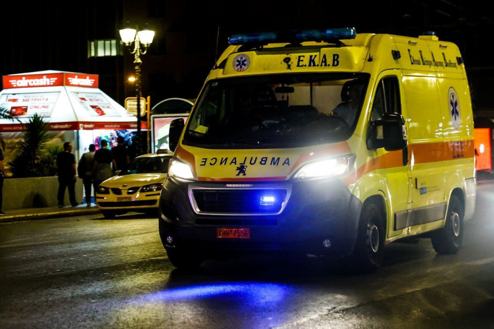 Άγρια συμπλοκή στη Μάνδρα - Οδηγός φορτηγού χτύπησε συνάδελφό του με σκεπάρνι στο κεφάλι