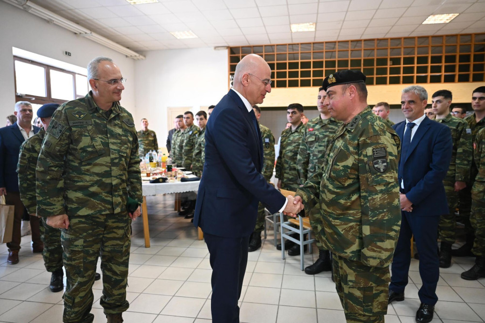 Νίκος Δένδιας στη Λέσβο: Εξασφαλίζουμε αξιοπρεπή ανταμοιβή στις Ένοπλες Δυνάμεις