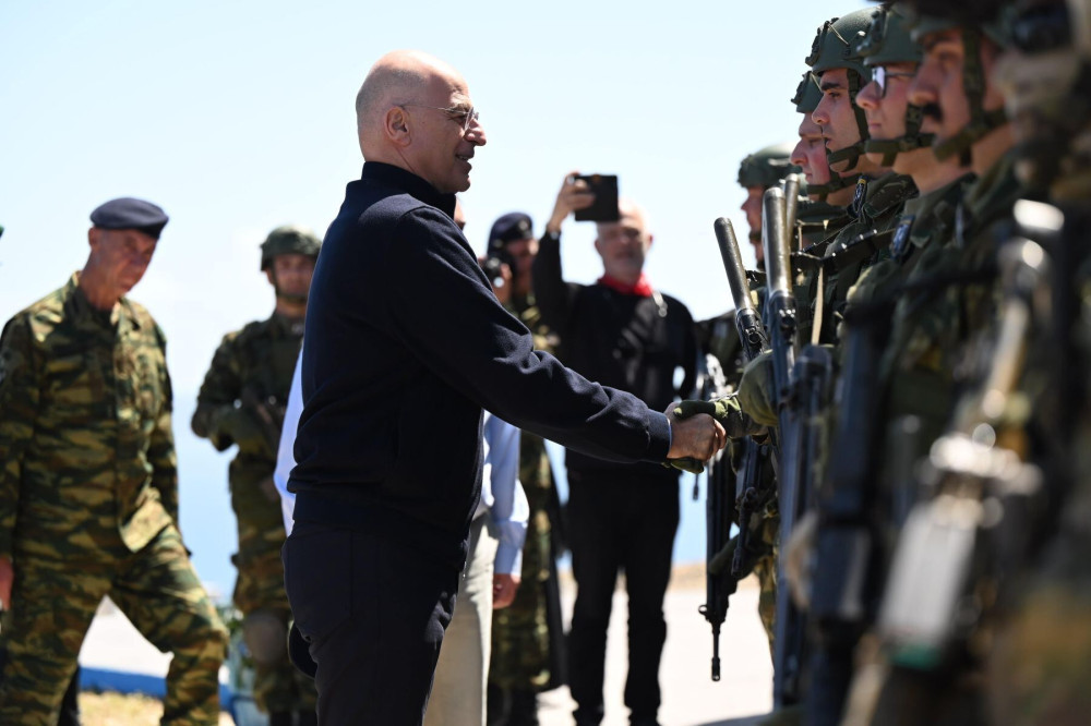Ν. Δένδιας από τις Οινούσσες: Βαθιά ευγνωμοσύνη σε όλες τις γυναίκες και τους άντρες των Ενόπλων Δυνάμεων