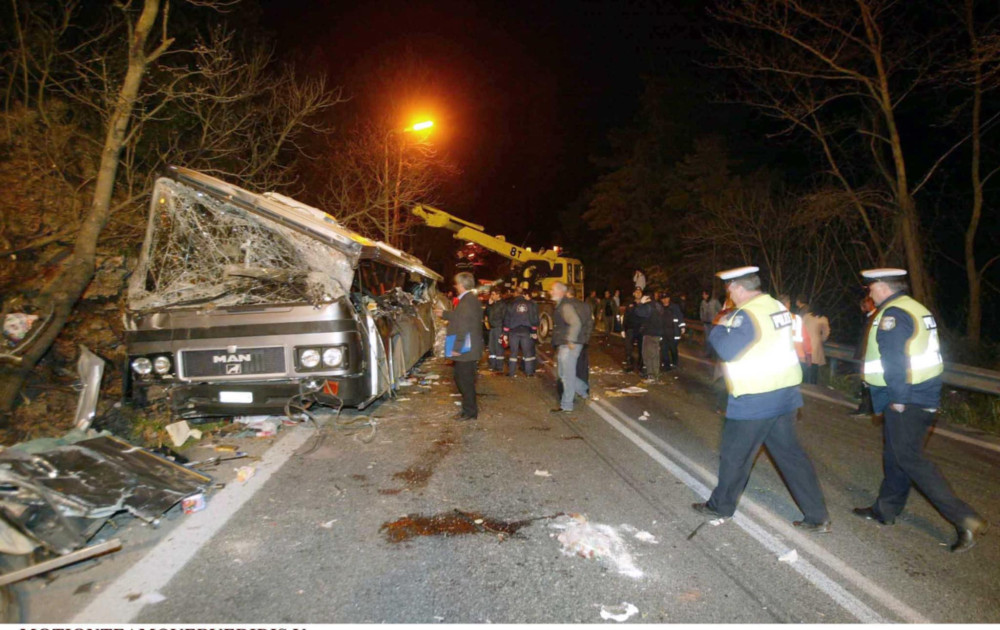Σαν σήμερα το 2003 χάνουν τη ζωή τους στα Τέμπη 21 μαθητές