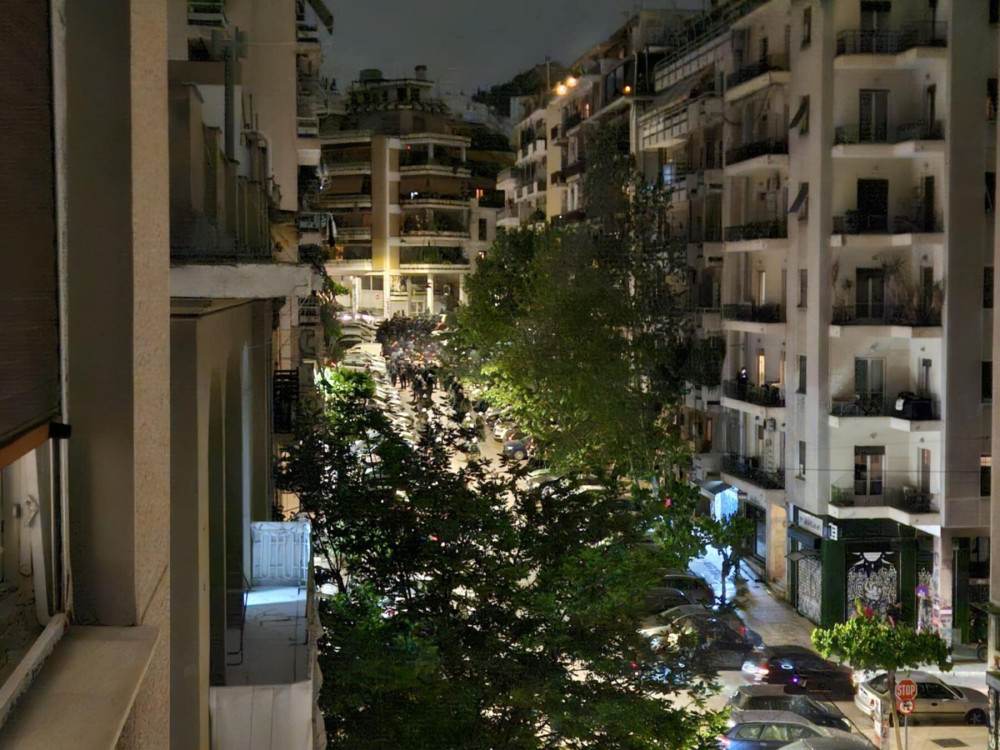 Συμβαίνει τώρα: Πορεία αντιεξουσιαστών στα Εξάρχεια (video)