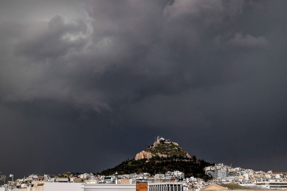 Καιρός: ραγδαία αλλαγή με καταιγίδες, σκόνη, θυελλώδεις ανέμους - Πού θα χτυπήσει το φαινόμενο «INES»