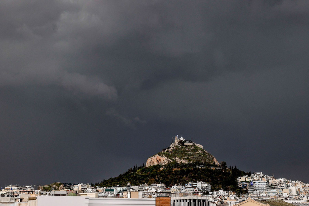 Βροχερή Κυριακή με ανώτερη θερμοκρασία στους 24 βαθμούς Κελσίου