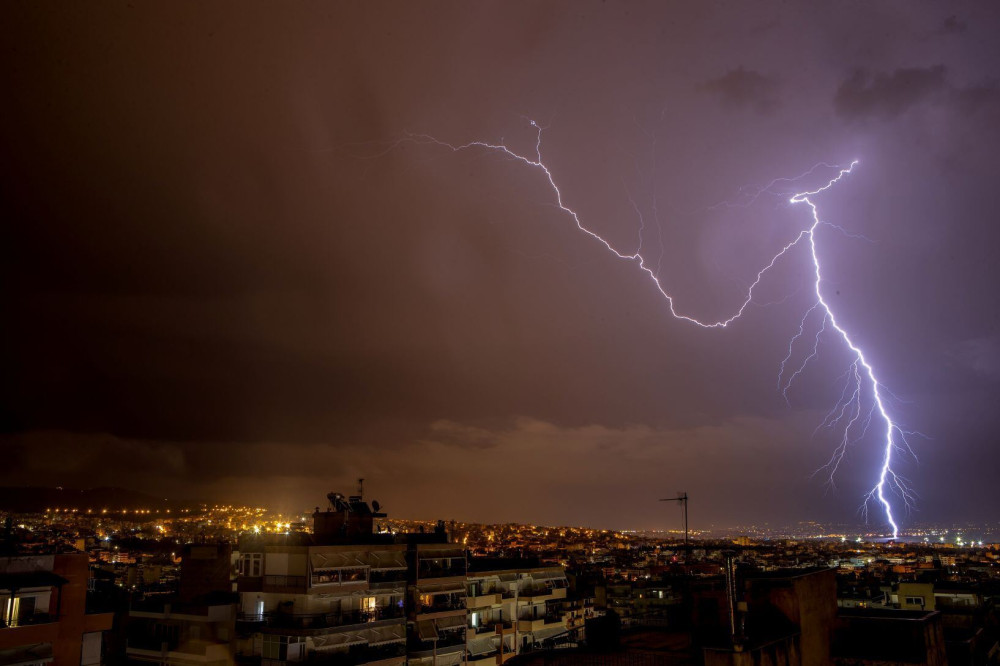 Κακοκαιρία: πού έπεσε η περισσότερη βροχή - Σχεδόν 5.000 κεραυνοί