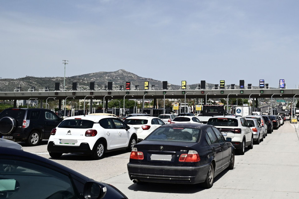 Φεύγουν οι τελευταίοι εκδρομείς του Πάσχα: ουρές 17 χλμ. στην Αθηνών - Κορίνθου