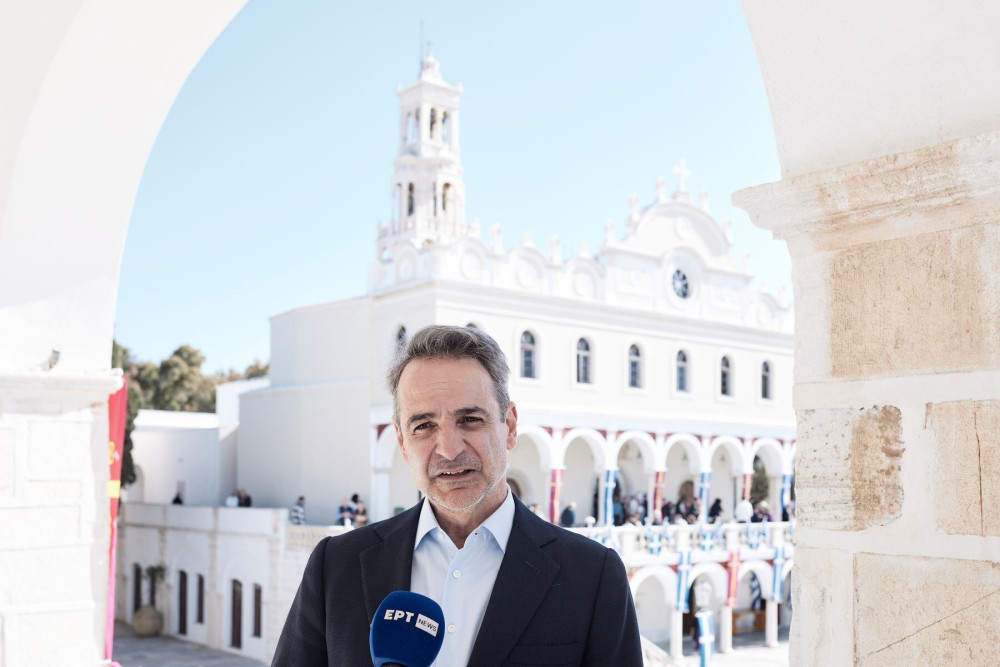Κυριάκος Μητσοτάκης από την Τήνο: «Ημέρα χαράς, αγάπης και δύναμης! Χριστός Ανέστη! Χρόνια πολλά σε όλες και όλους!»