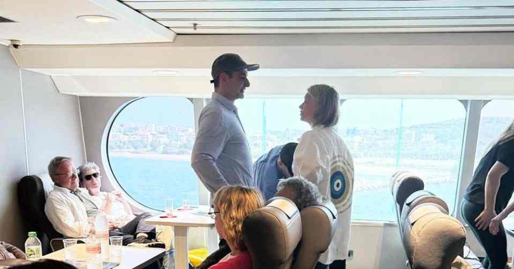Μητσοτάκης: Με το πλοίο της γραμμής στην Τήνο (photos)