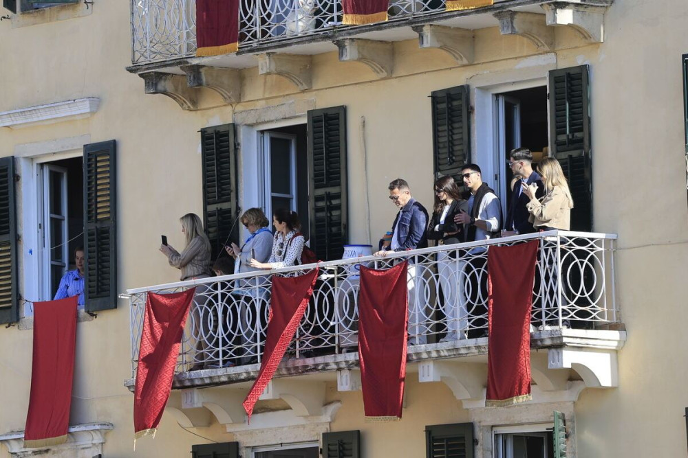 Κέρκυρα: το έθιμο των «μπότηδων»  μέσα από εικόνες και βίντεο