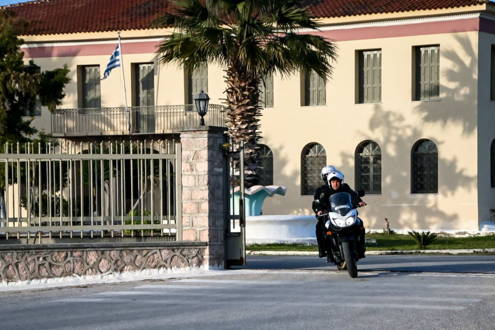 Αιματηρή συμπλοκή στις αγροτικές φυλακές Τίρυνθας με τέσσερις τραυματίες (video)