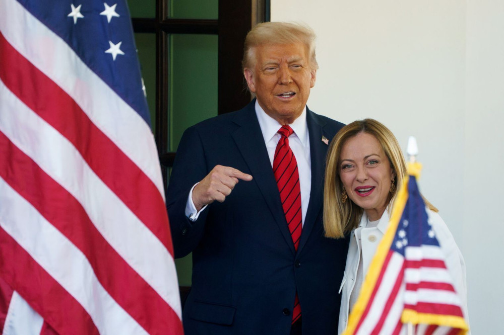 Η Μελόνι κόλλησε... Τραμπ: Στόχος μου το Make West Great Again (video)