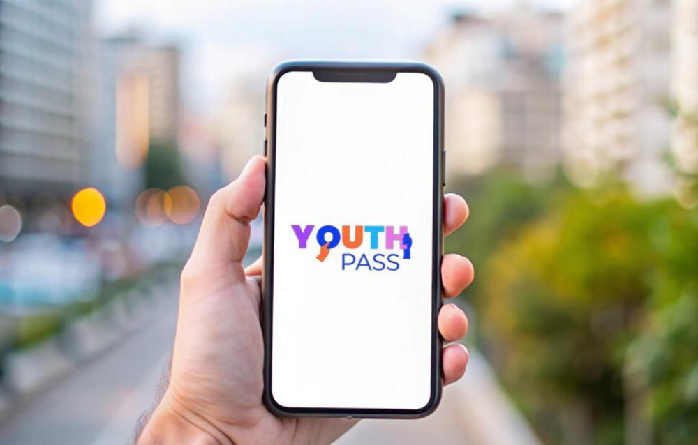 Youth Pass: ξεπέρασαν τις 66.000 οι αιτήσεις - Έρχεται και Market Place με έξτρα εκπτώσεις για νέους