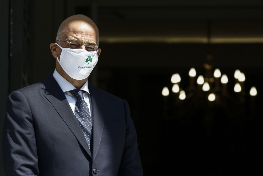 Με μάσκα του… Παναθηναϊκού ο Δένδιας (pic)