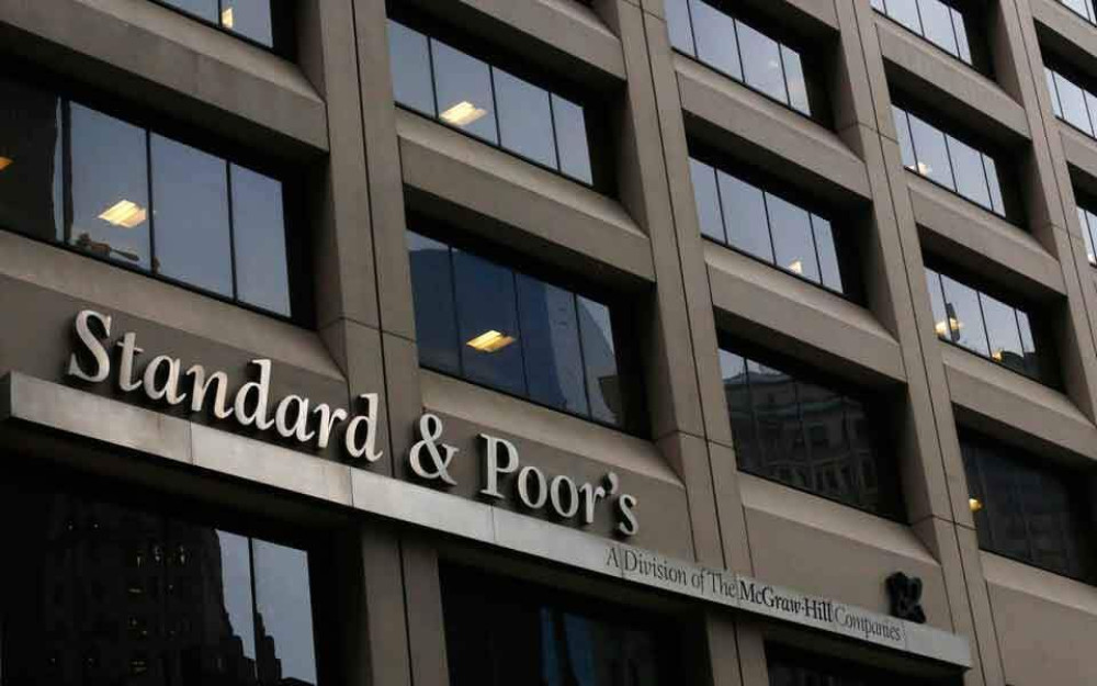 «Μαύρες» προβλέψεις από την S&P λόγω κορωνοϊού