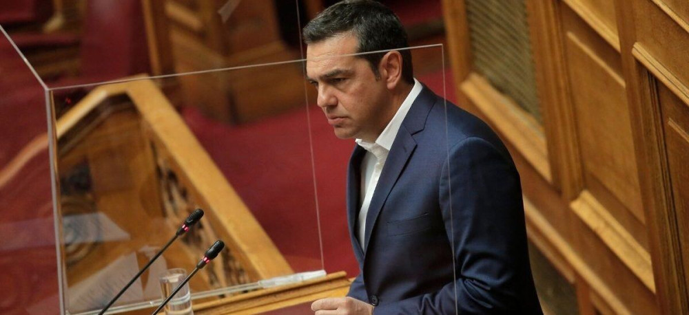 Αδιάβαστος Τσίπρας: Συγχαίρει τον Μακρόν για τον Μητσοτάκη!