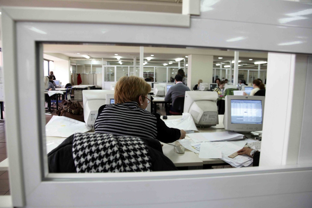 Η κοινωνία ζητάει μεταρρυθμίσεις, το βαθύ κράτος αντιστέκεται