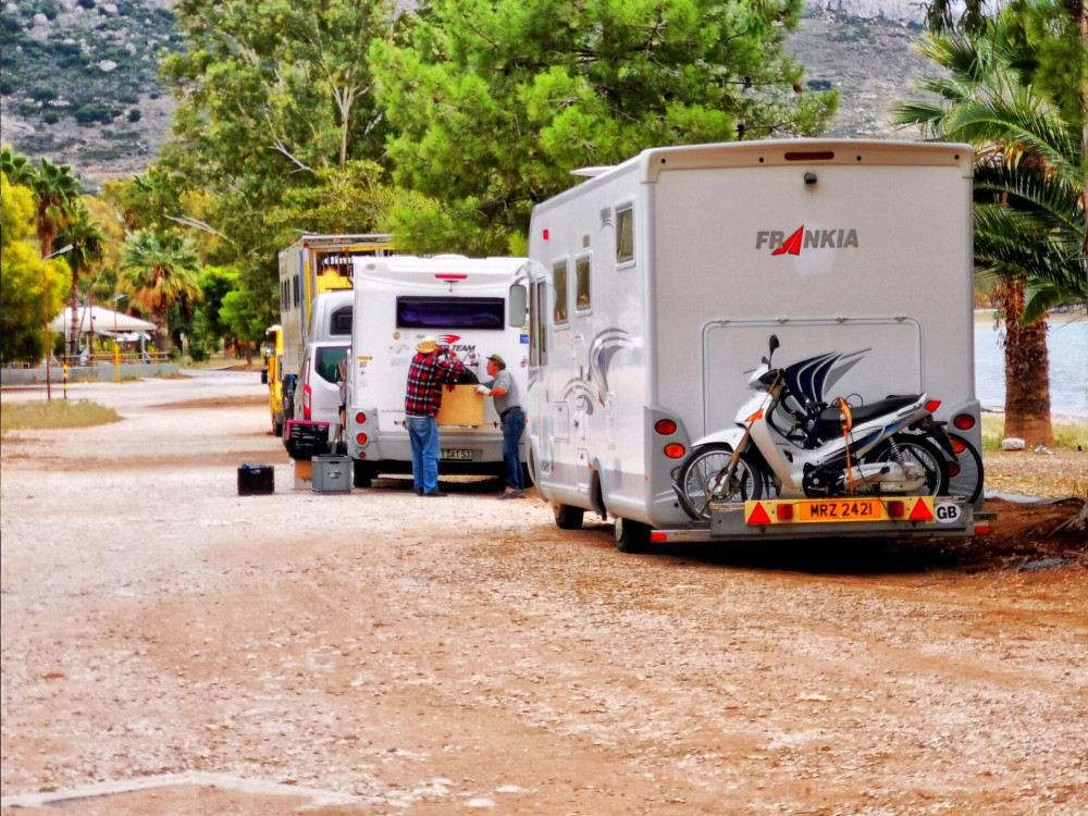 Υπουργείο Τουρισμού - Αυτοκινούμενα τροχόσπιτα: πράσινο φως για στάθμευση με κανόνες και σεβασμό