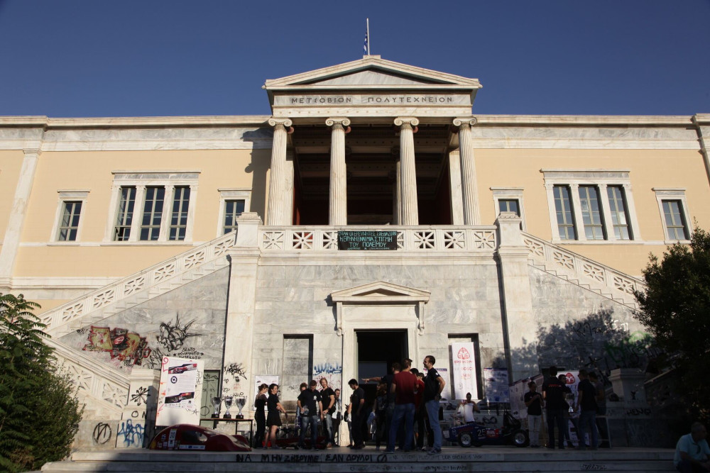 Ο καθηγητής Καρώνης και η αλήθεια που δεν βόλεψε