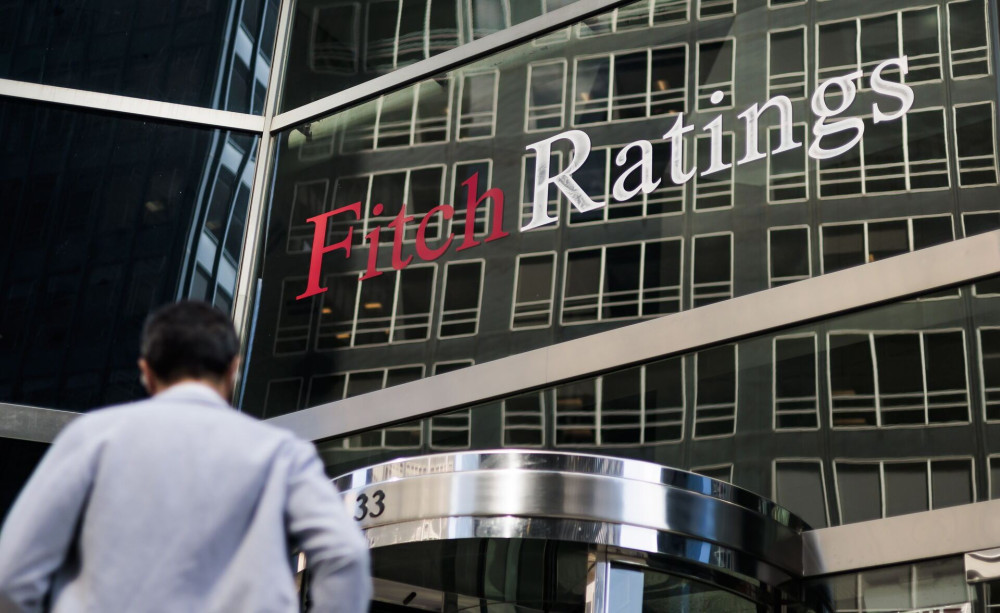 Fitch: Αναβάθμισε τις προοπτικές της ελληνικής οικονομίας σε θετικές