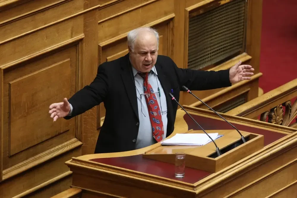 Βέλη Παρασκευαΐδη κατά Ανδρουλάκη: Αδυνατεί να διαμορφώσει κυβερνητική πρόταση