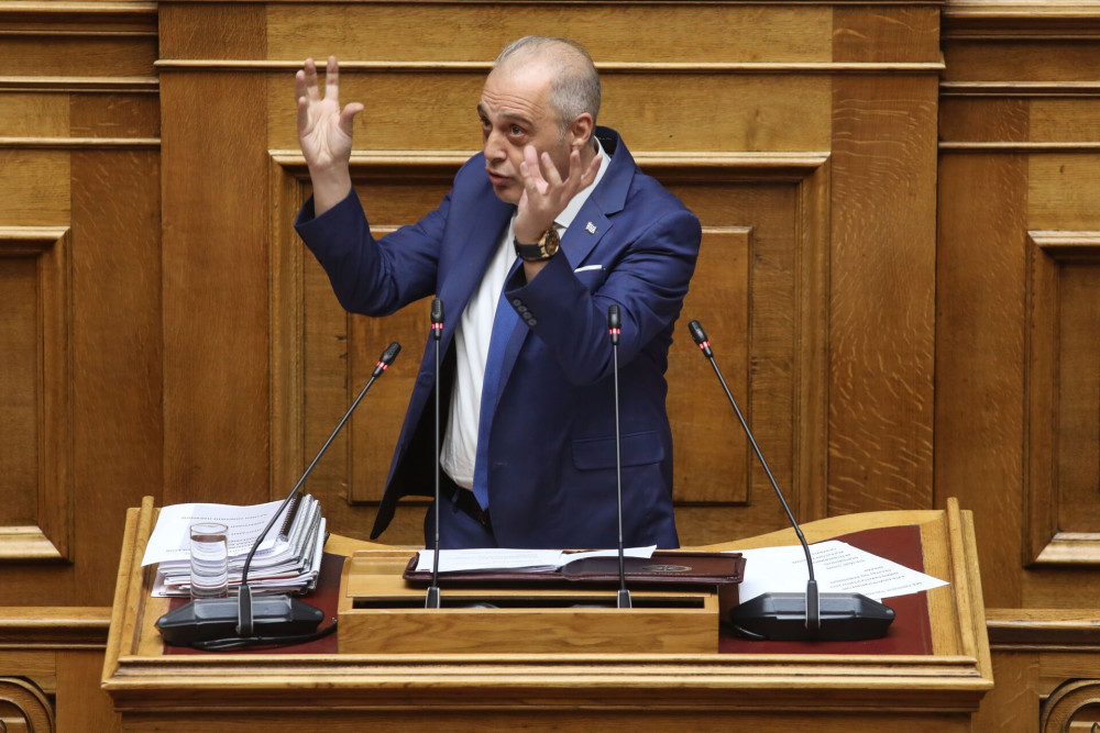 Ο... ξεχασιάρης Βελόπουλος και οι θεωρίες συνωμοσίας