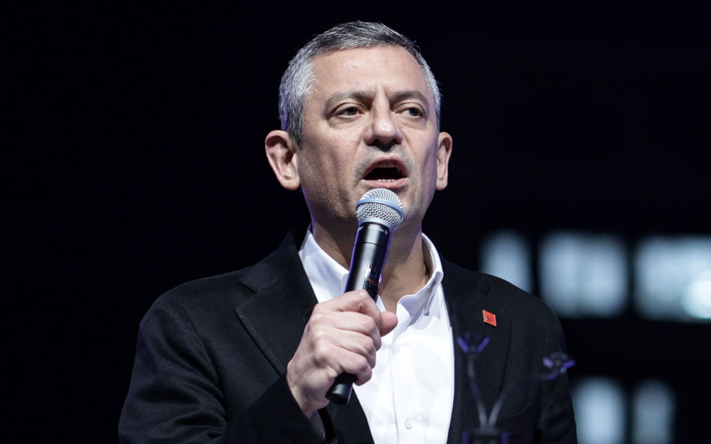 Κωνσταντινούπολη: επιτέθηκαν στον Οζγκιούρ Οζέλ έξω από επιμνημόσυνη τελετή (video)