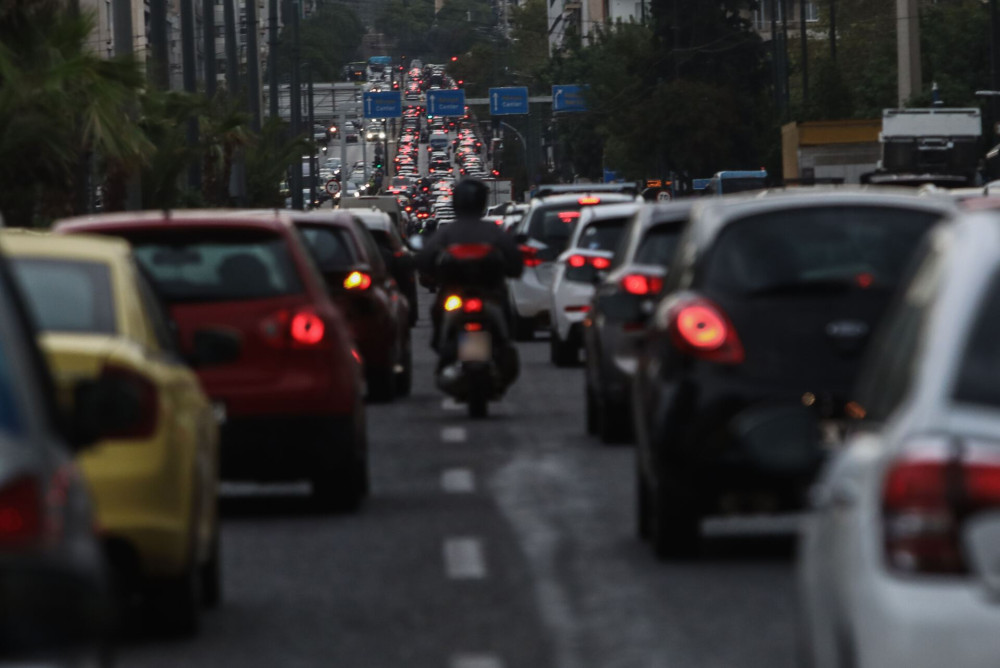 Κινητό και οδήγηση: ο θανάσιμος κίνδυνος της απόσπασης προσοχής