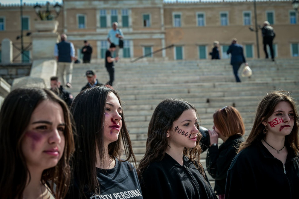 Βία ανηλίκων: όταν η ευθύνη χάνεται στο σπίτι