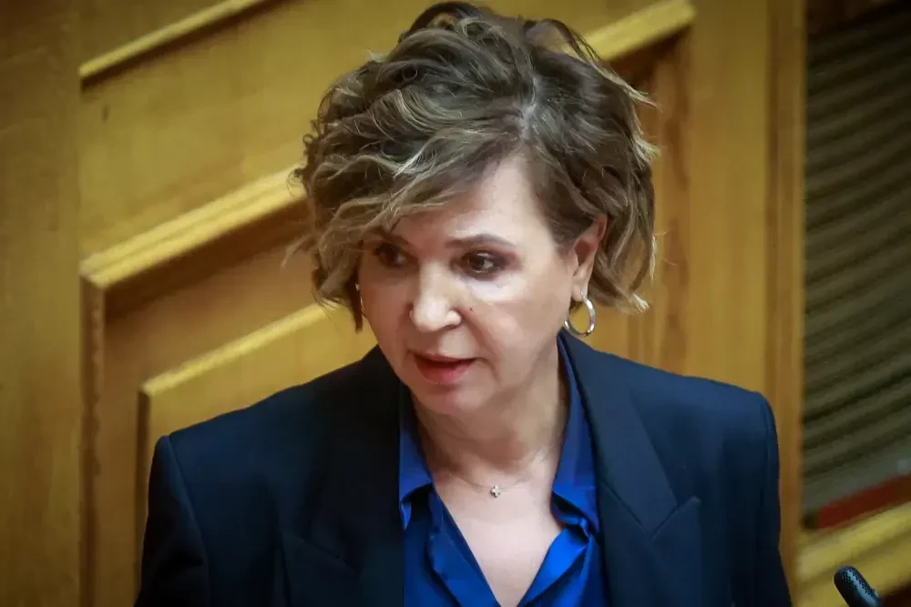 Η Γεροβασίλη υπερασπίζεται τον Τσίπρα: Βασανιστήριο να ακούς την Κωνσταντοπούλου