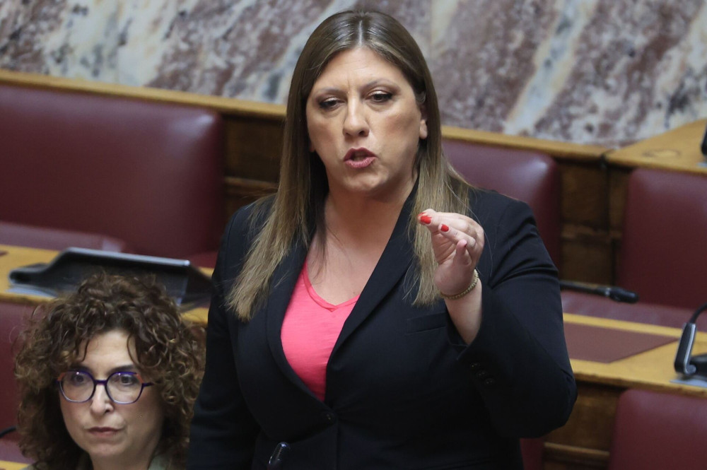 Η Ζωή στήνει νέο σόου με τη δικογραφία για τα Τέμπη: καταγγελίες και θεωρίες συνωμοσίας