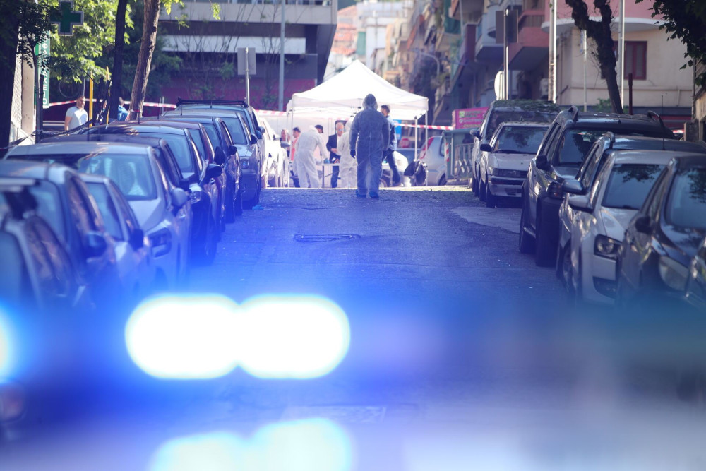 Συναγερμός σε Κολωνό και Πειραιά μετά την έκρηξη και την ύποπτη βαλίτσα