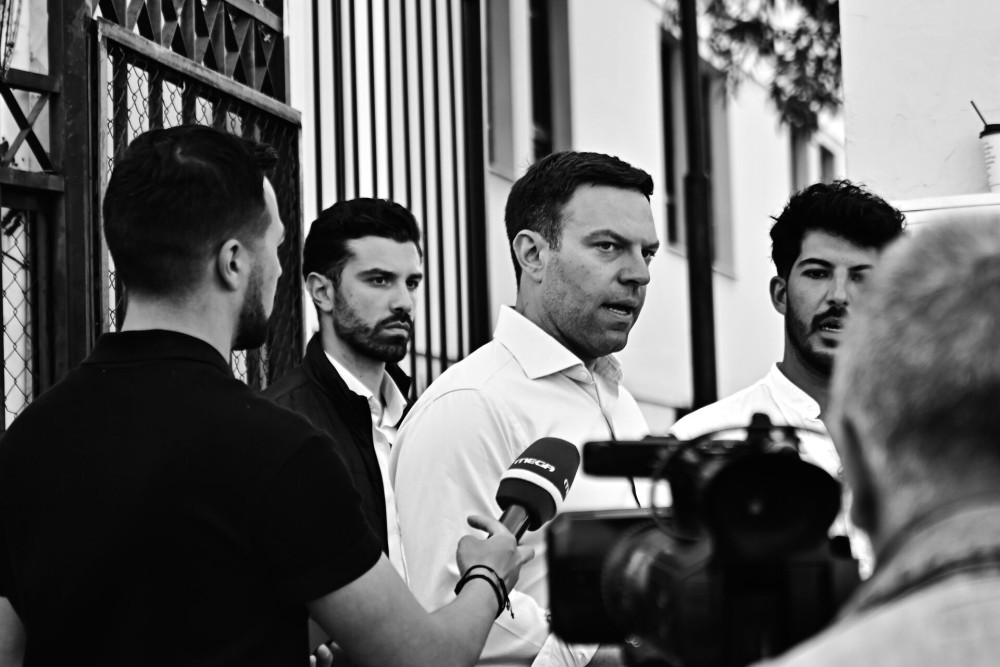 Ο Κασσελάκης και το «μαύρο χρήμα» της Κουμουνδούρου: η ώρα του εισαγγελέα