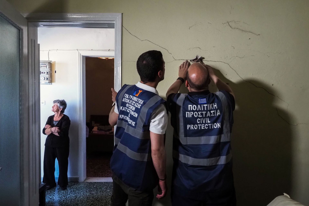 Σεισμός στην Εύβοια: αυτοψία σε σπίτια και σχολεία - Επιφυλακτικός ο Παπαζάχος