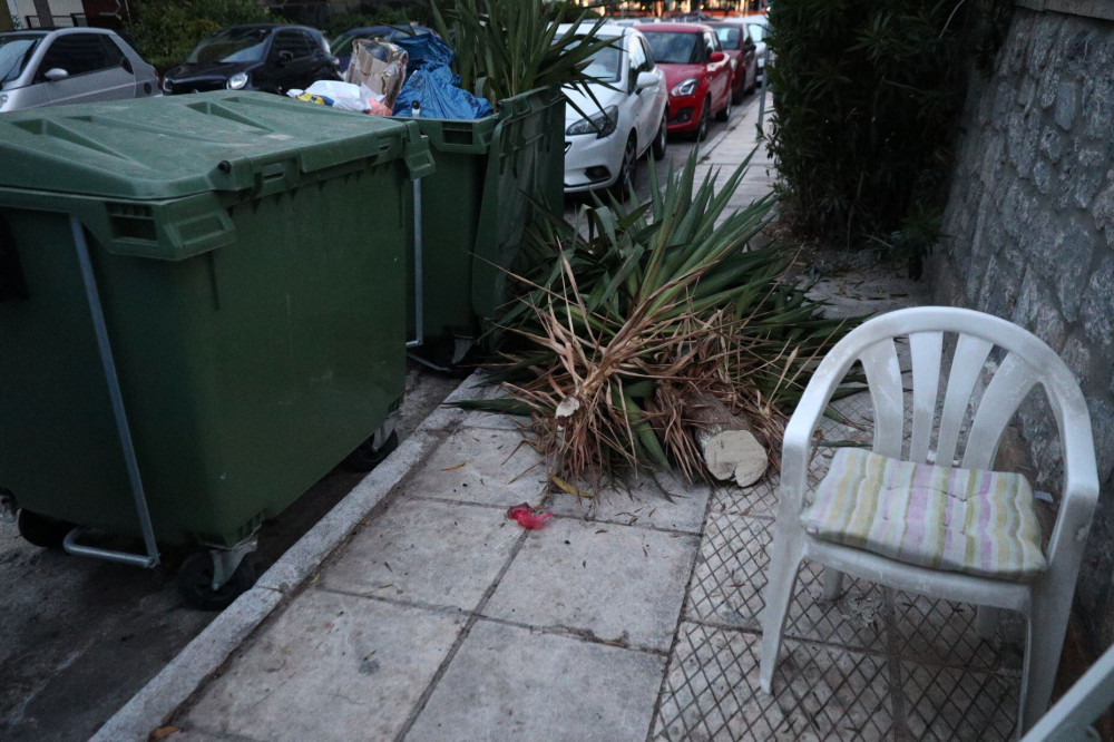 Άλιμος: εικόνες και βίντεο από τον εντοπισμό του μωρού σε κάδους απορριμμάτων - Τι λέει μάρτυρας
