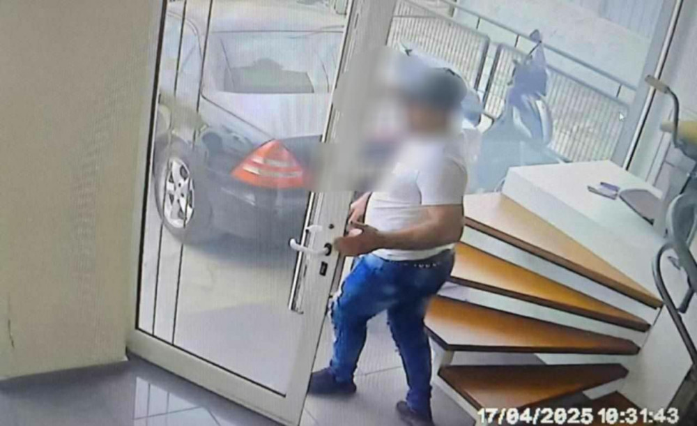 Νέα Φιλαδέλφεια: «άρπαζαν» κινητά υποδυόμενοι τους διανομείς φυλλαδίων - Τρεις συλλήψεις (photos)