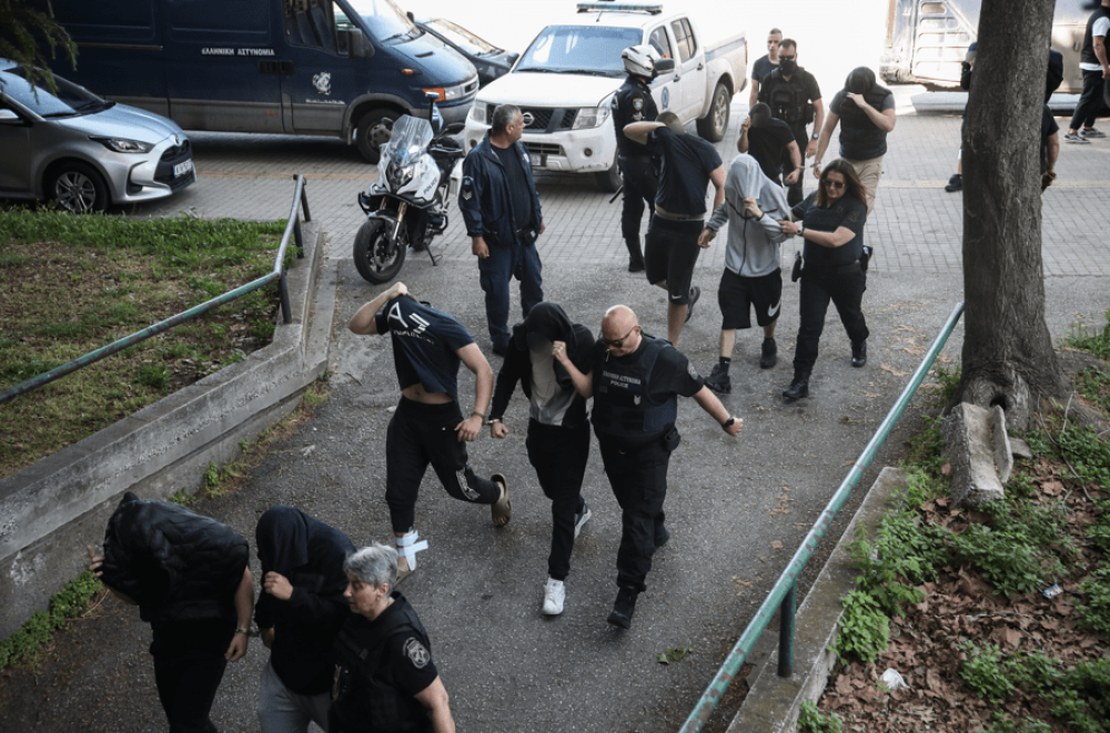 Οπαδοί της Χρυσής Αυγής με πρότυπο τον Ηλία Κασιδιάρη