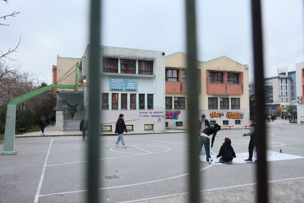 Άγριο επεισόδιο σε λύκειο του Περιστερίου: 15 άτομα επιτέθηκαν σε μαθητές, τραυματίστηκαν καθηγητές